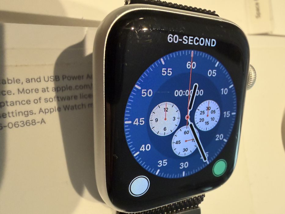 Apple watch Series 5 silver 44mm with milanese loop