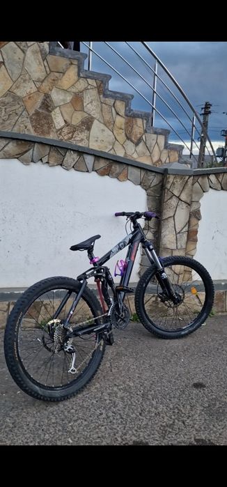Bicicleta MTB usor negociabil