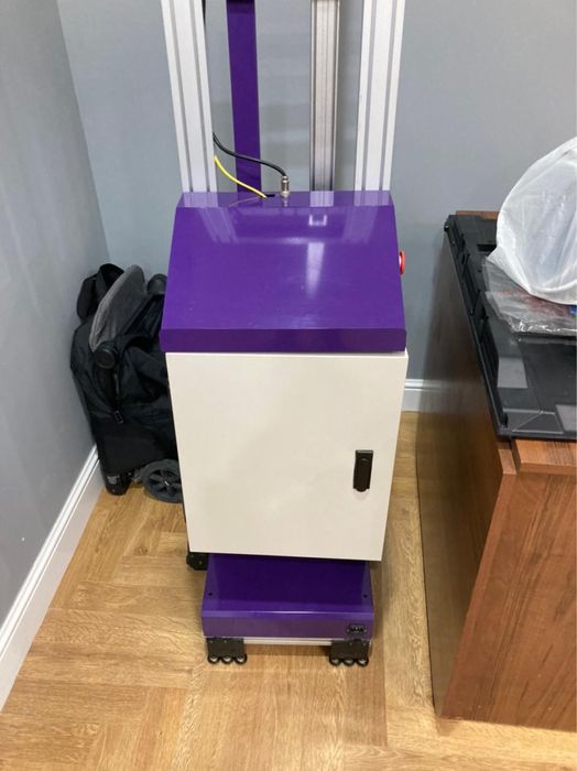 Настенный принтер с двумя печатающими головками