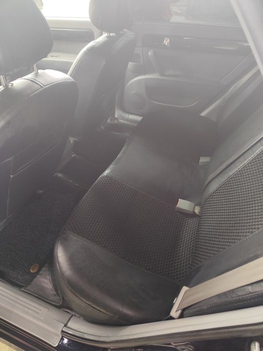 Lasetti jentra sotiladi