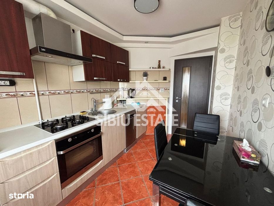 Apartament 3 camere de inchiriat Sibiu