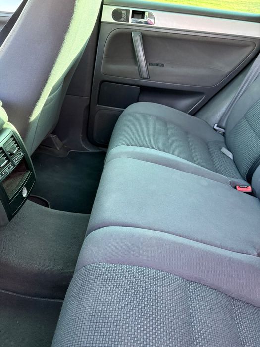 Vând Volkswagen Touareg