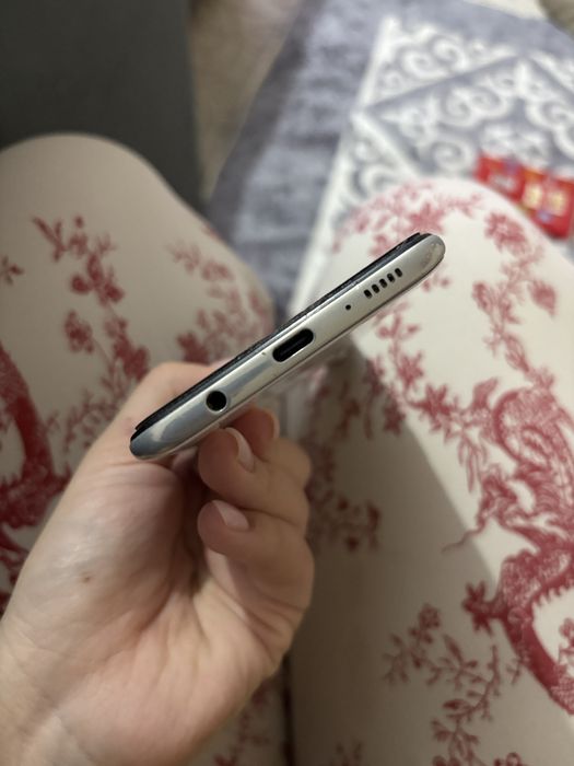 Продам телефон самсунг , можно в рэд