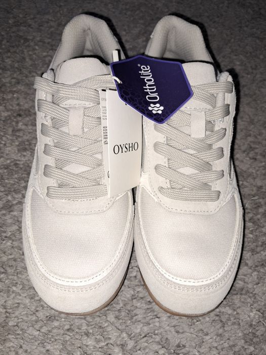 Сникърси велур Oysho