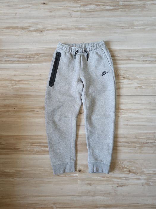 Оригинално долнище Nike Tech Fleece