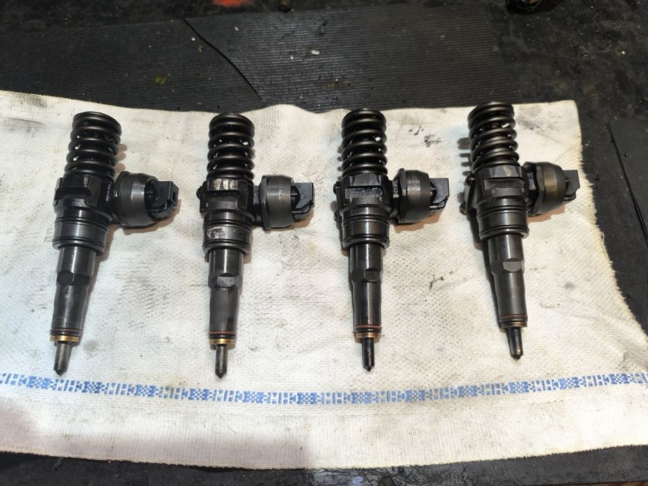 Injector / Injectoare 2.0 sdi BDJ BST Golf 5 Octavia 2 Caddy 3