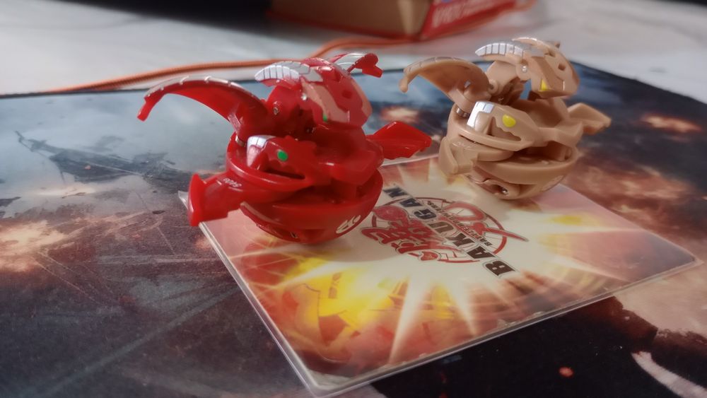 Продаю бакуган Персиваль Пайрус и Сафтерра