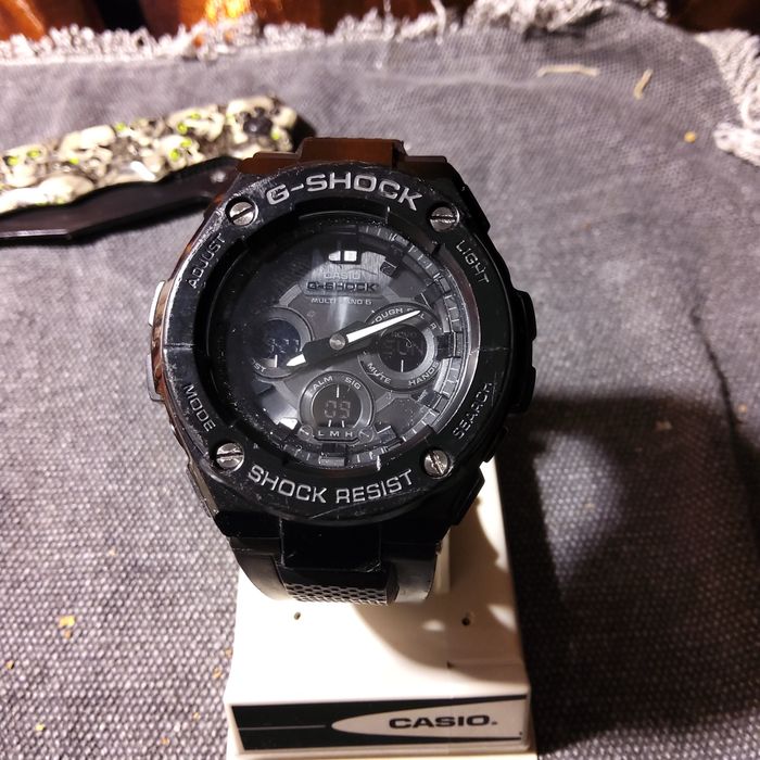 Casio g-shock gst-w300g часовник
