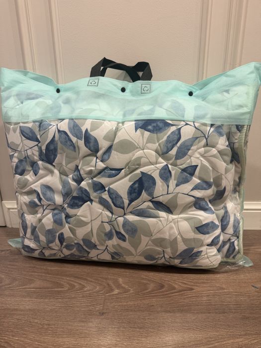 Продам одеяло. Всесезонное новое