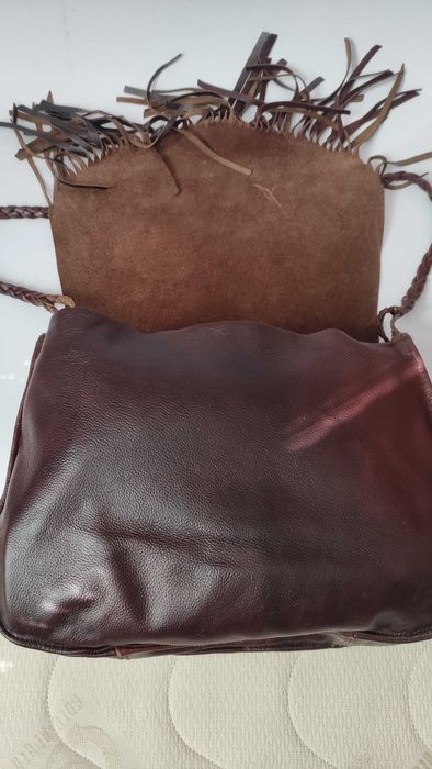 Мека дамска чанта от естествена кожа в "бохо стил" с ресни