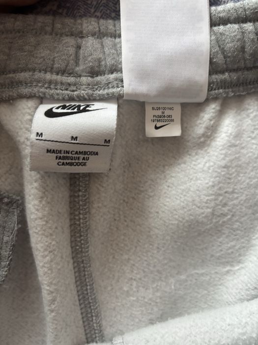 Къс панталон Nike и калъф Trap19 Connection