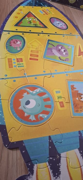 Puzzle  de podea in forma de racheta