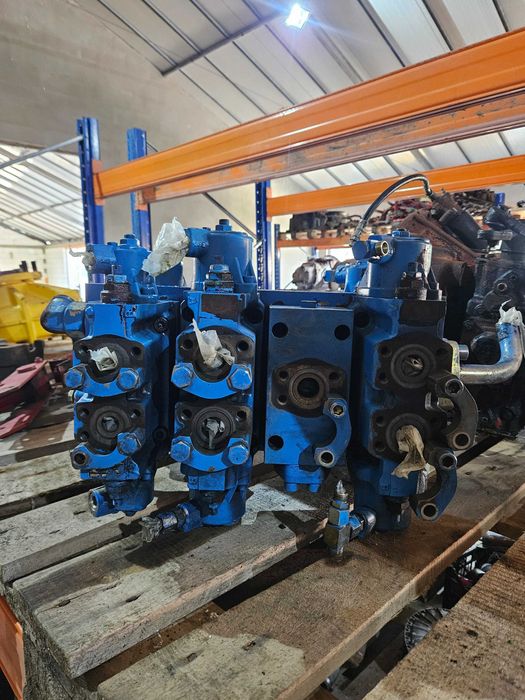 Distribuitor hidraulic Fuchs MHL340/350 Linde VT87603