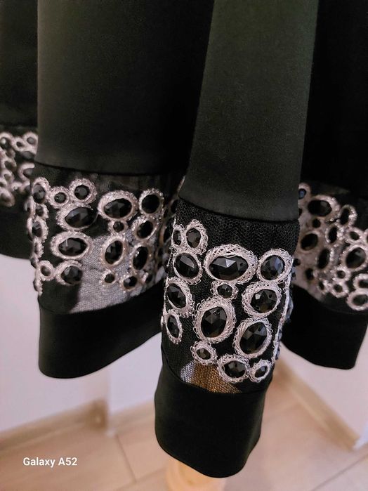 Оригинална вечерна рокля марка Nine West с трим от камъни с бродерия