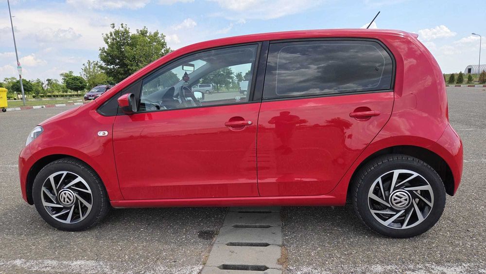 VOLKSWAGEN Up