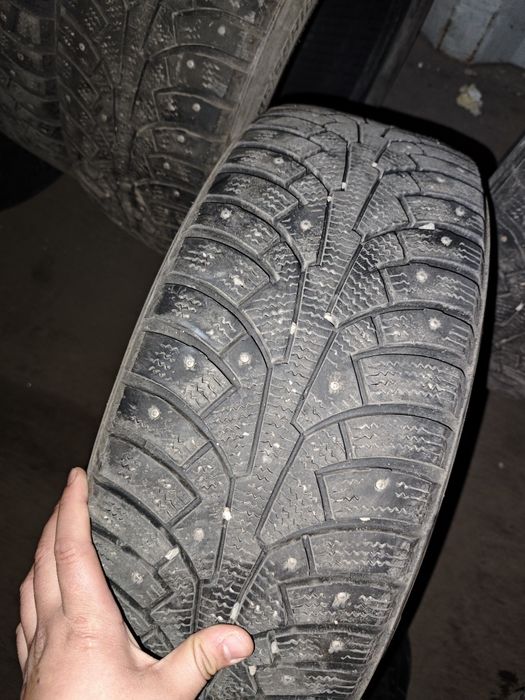 Продам комплект зимних шин
