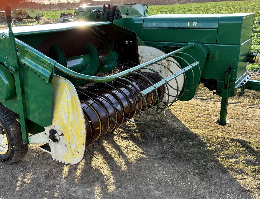 Presa John Deere 224 t ( balotiera)