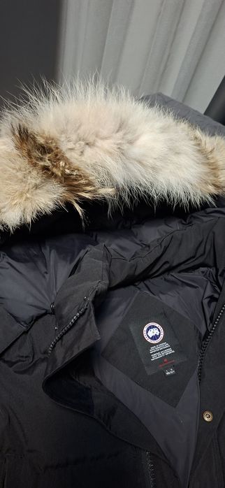 Продавам оригинално мъжко зимно яке Canada Goose