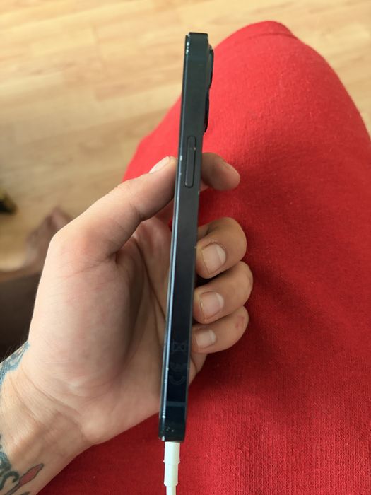 iphone 13 , 84 la baterie stare buna , display schimbat