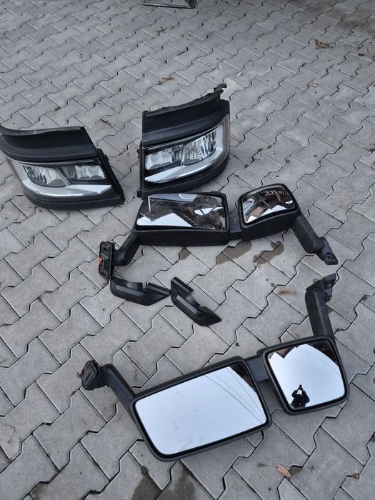 Vând faruri și oglinzi  SCANIA model 2022 pana in prezent