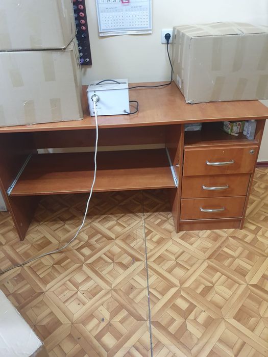 Продам стол  письменный не дорого за 5000