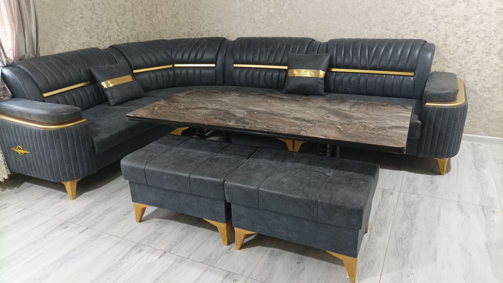 Кухонная мебель и стол