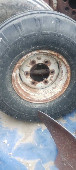 Гуми за Мерцедес и селскостопанска техника