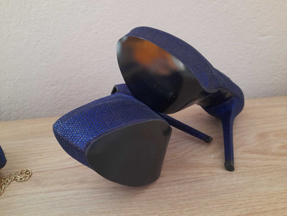 Обувки на ток с чанта клъч