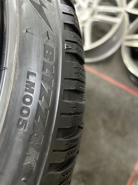 225/40/18 4 бр Зимни  Bridgestone