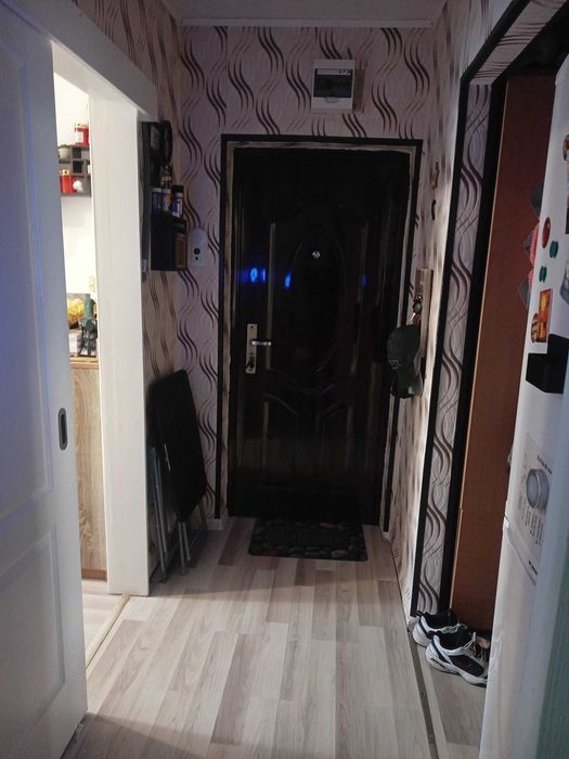 Inchiriez apartament 2 camere semidecomandate