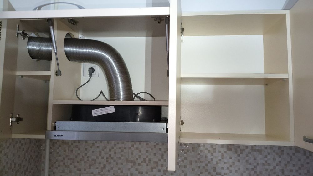 Mobilă bucătărie complet utilată nouă