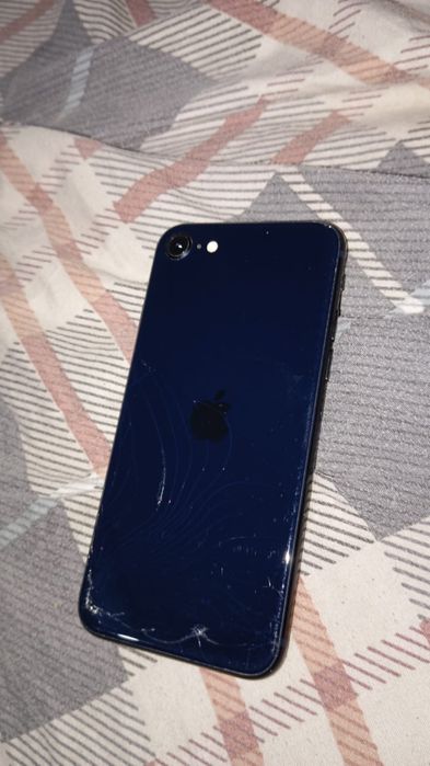 Продам айфон се 2022