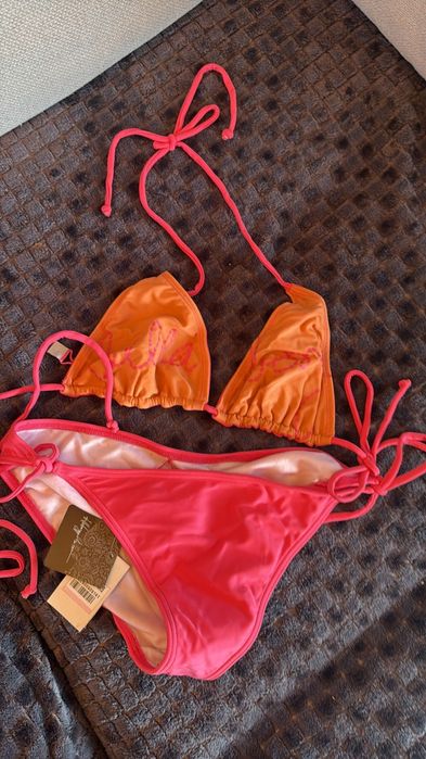 Costume noi de baie !