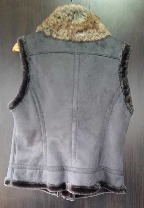 Vestă damă cu guler de blană