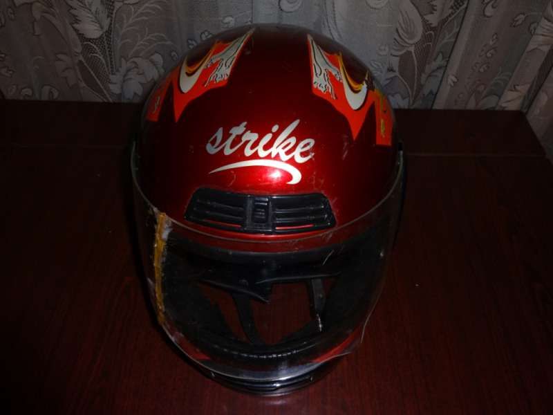 Продавам шлем за мотоциклет.