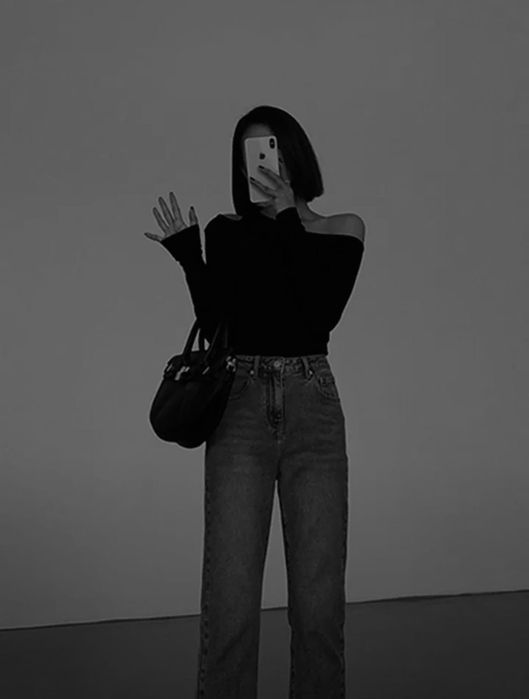 Топ с разрезом на плече