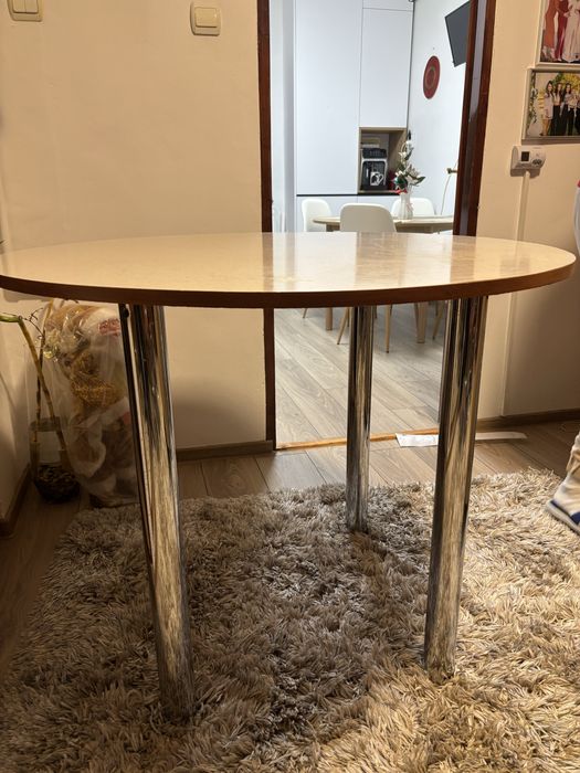 Masa rotunda in stare buna