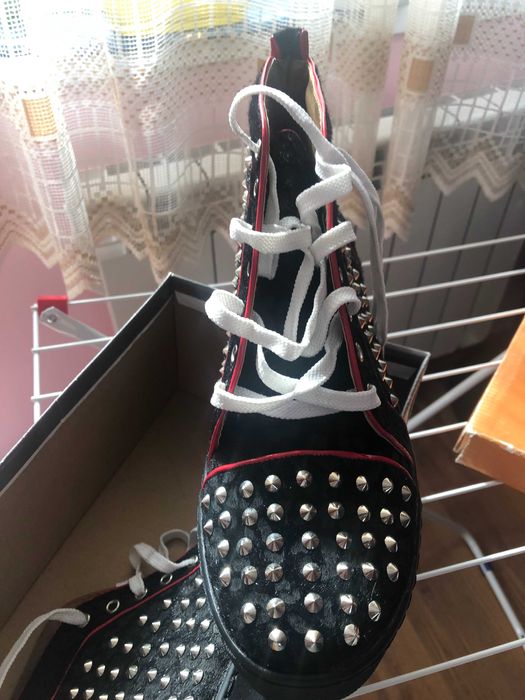 Нови кецове с шипове