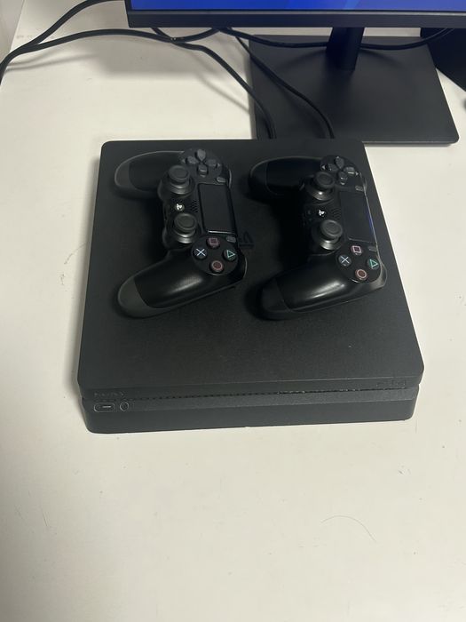 Продам ps4, с играми