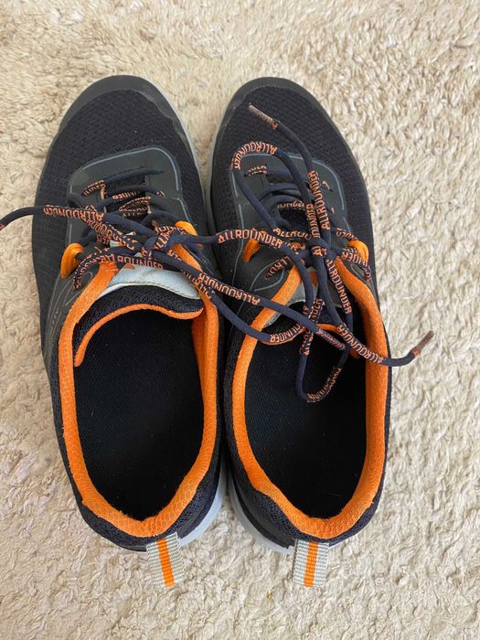 Продам кроссовки 40 размера легкие для фитнеса