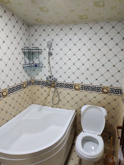 Манеж енида евро ремонт 4 хонали квартира барча жихозлари б-н сотилади