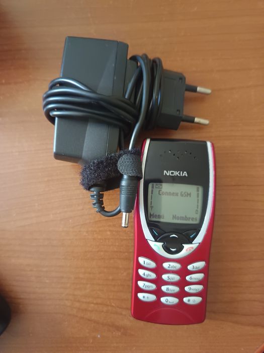 Vând Nokia 8210 Impecabil