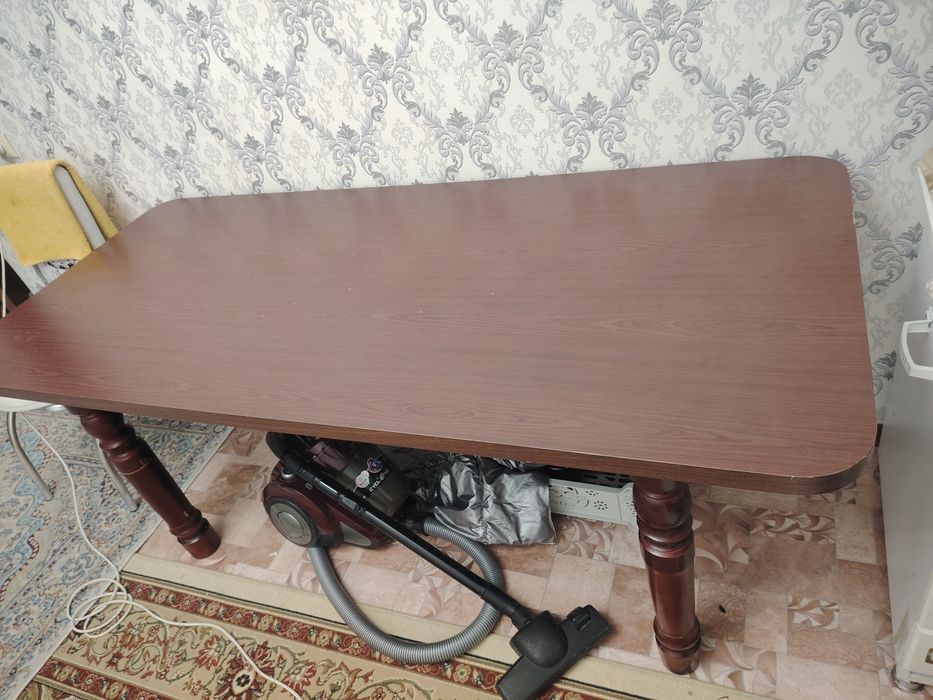Продаю стол срочно