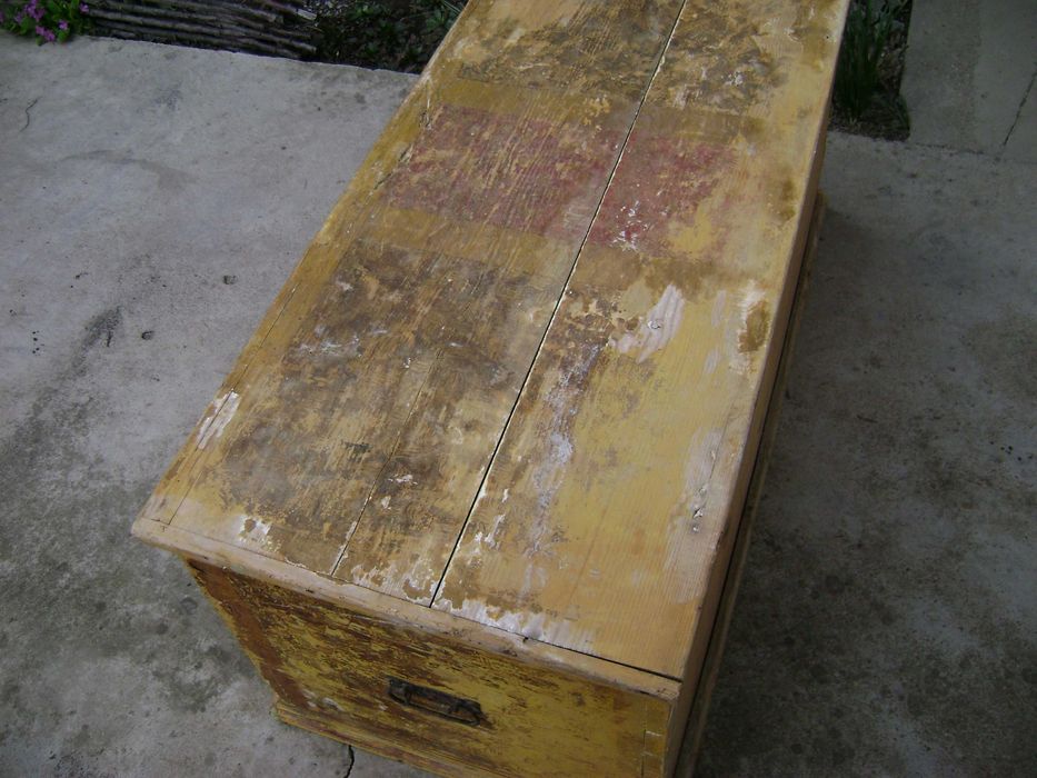 Стара ракла два броя  /скрин/ и стара закачалка .