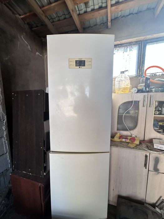 Продаю холодильник