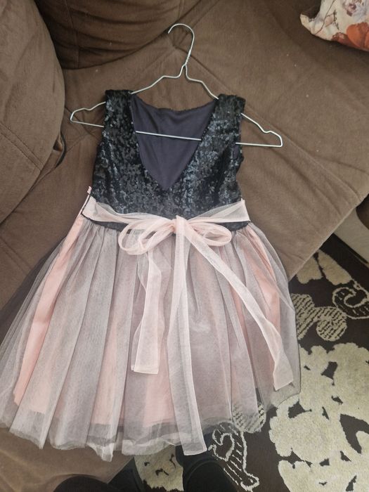 Еднакви рокли за момиче и майка ! Дамската рокля е размер s ,