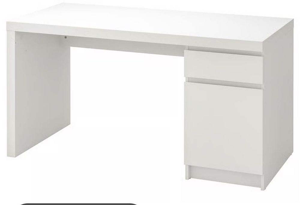 Vând birou  alb Ikea
