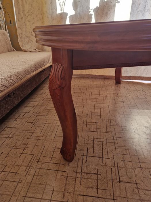 Стол дубовый обеденныйй