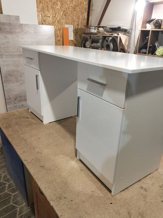 Продаю стол письменный