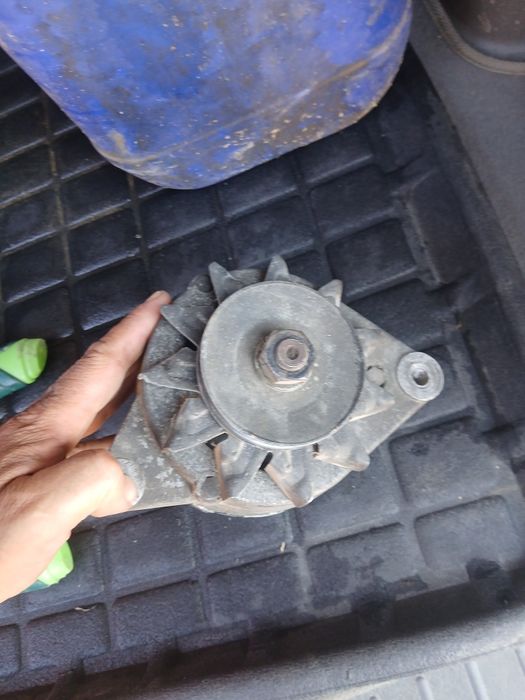 Vând alternator Românesc U650.